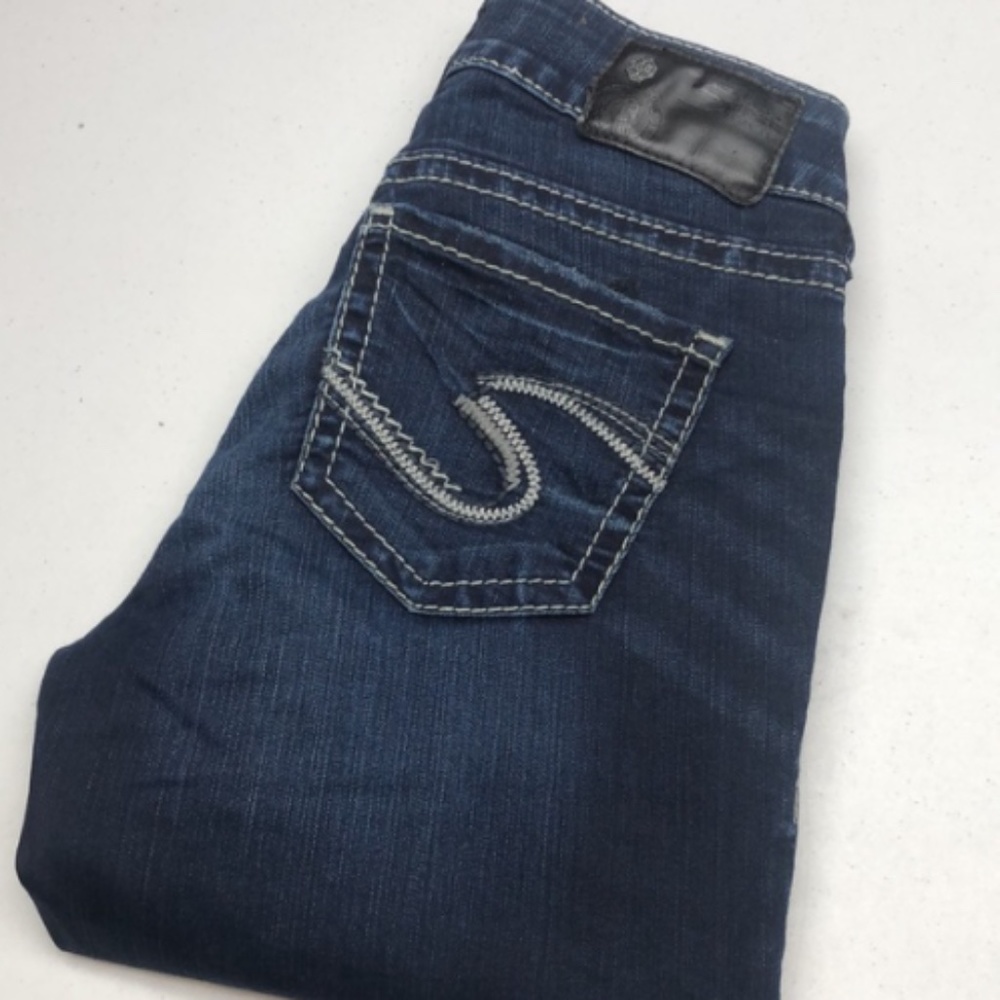 LIKE NEW VINTAGE SILVER SUKI DARKWASH MID CAPRIS 25x24 ⭐️
